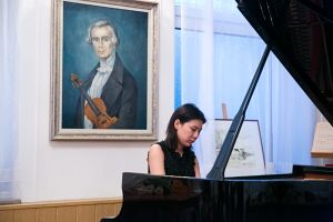 Yiayi Li during the closing concert . Photo by Andrzej Solnica.